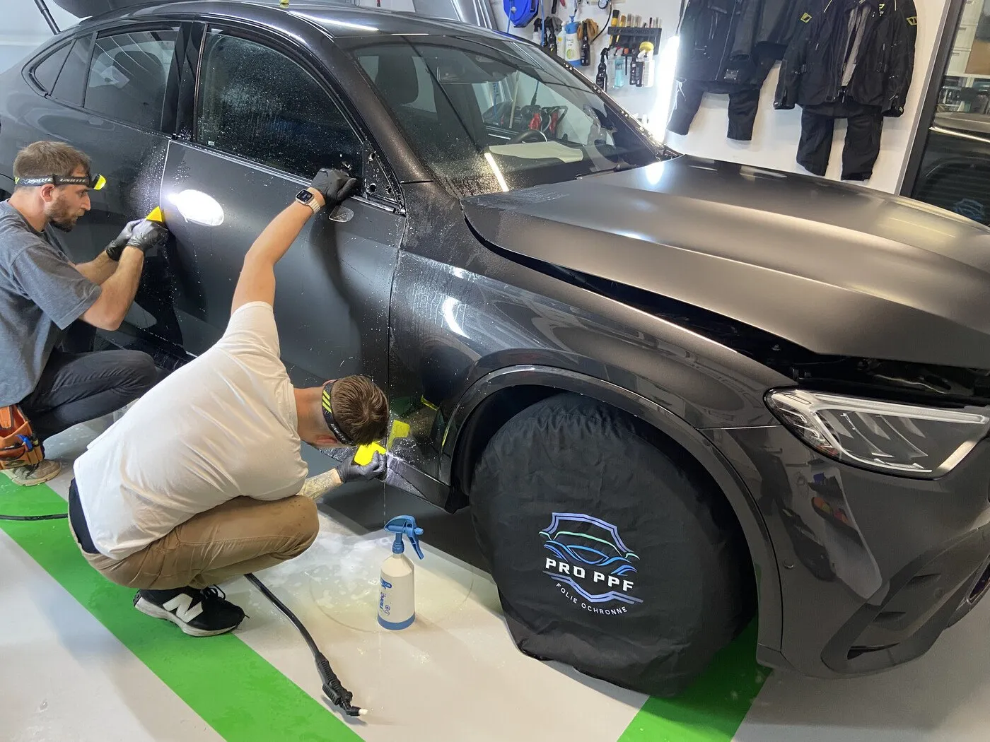 Aplikacja folii PPF na Mercedesie GLC w studiu Peter Detailing