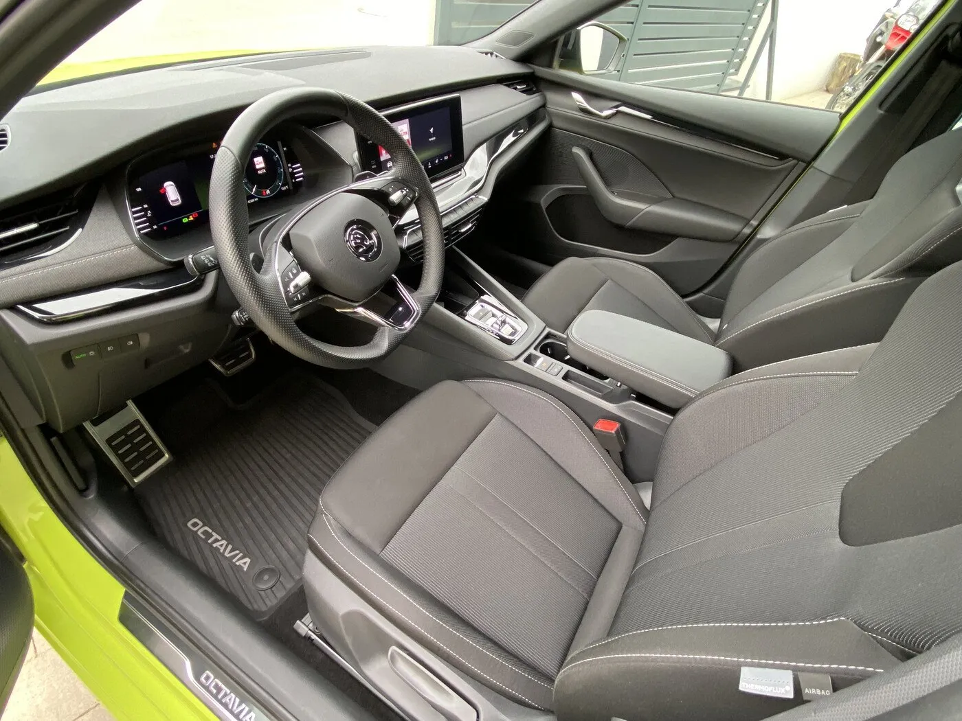 Wnętrze Škody Octavii RS po detailingu