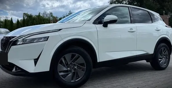 Biały Nissan Qashqai po korekcie lakieru i nałożeniu powłoki ceramicznej